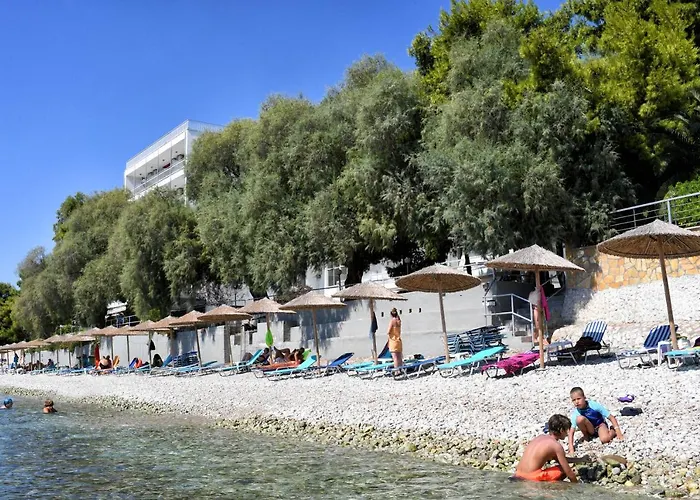 Siagas Hotel Agioi Theodoroi (Corinthia)