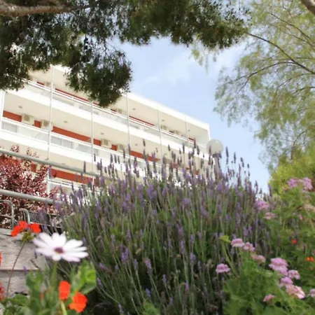 Siagas Otel Agioi Theodoroi (Corinthia)